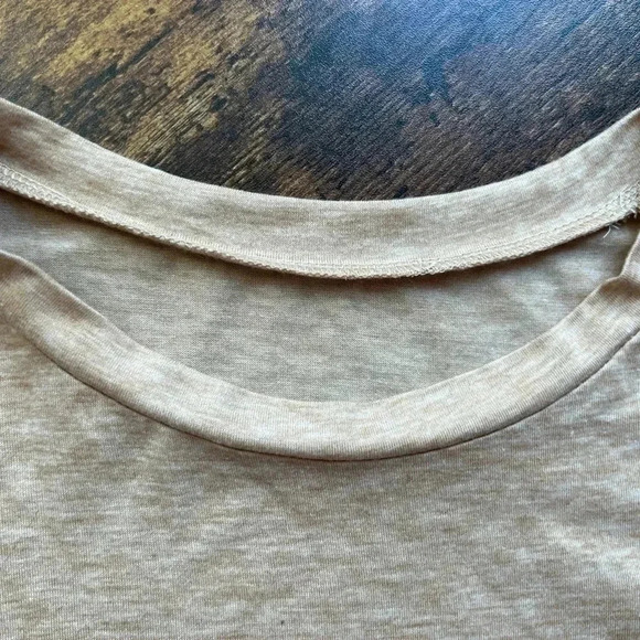 Sleeveless woman’s oatmeal color baby doll top. Size: L. - Picture 7 of 10